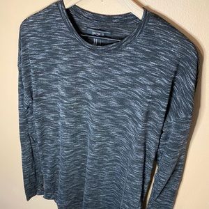 Long sleeve scoop shirt